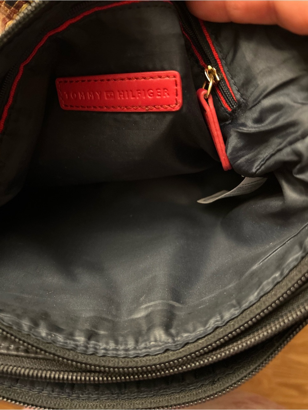 Tommy Hilfiger Black Crossbody Shoulder Bag with Subtle Stripe Accents - Picture 5 of 12